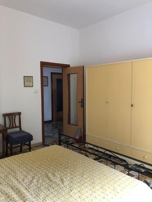 Casa Indipendente Zona Centrale Ла-Маддалена Екстер'єр фото