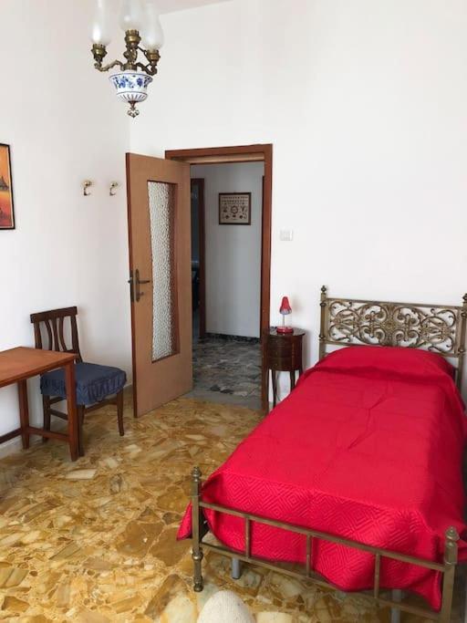Casa Indipendente Zona Centrale Ла-Маддалена Екстер'єр фото