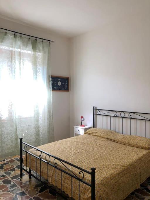 Casa Indipendente Zona Centrale Ла-Маддалена Екстер'єр фото