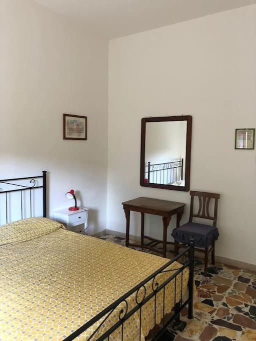 Casa Indipendente Zona Centrale Ла-Маддалена Екстер'єр фото