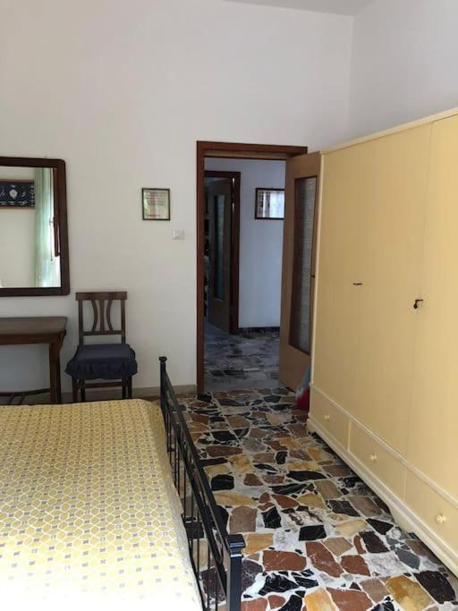 Casa Indipendente Zona Centrale Ла-Маддалена Екстер'єр фото