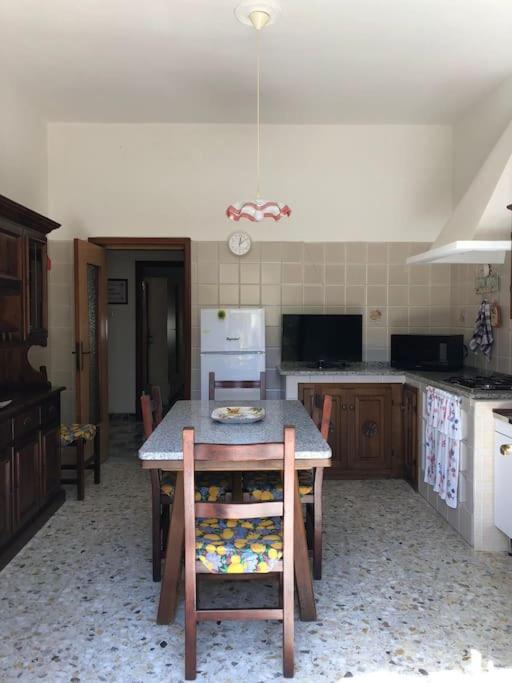 Casa Indipendente Zona Centrale Ла-Маддалена Екстер'єр фото